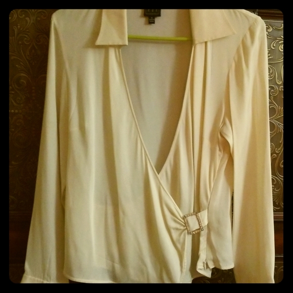 due' per due Tops - Sold!! Cream silk fancy blouse